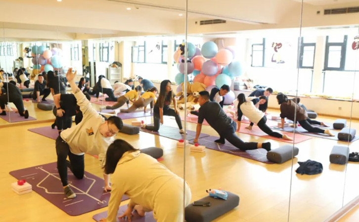 禧月薈月子中心舞韻雙人瑜伽，展現(xiàn)孕動之美2