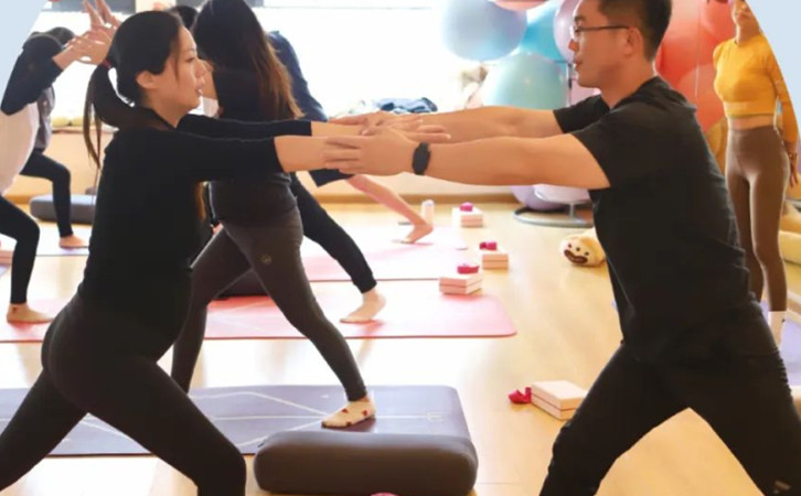 禧月薈月子中心舞韻雙人瑜伽，展現(xiàn)孕動之美4